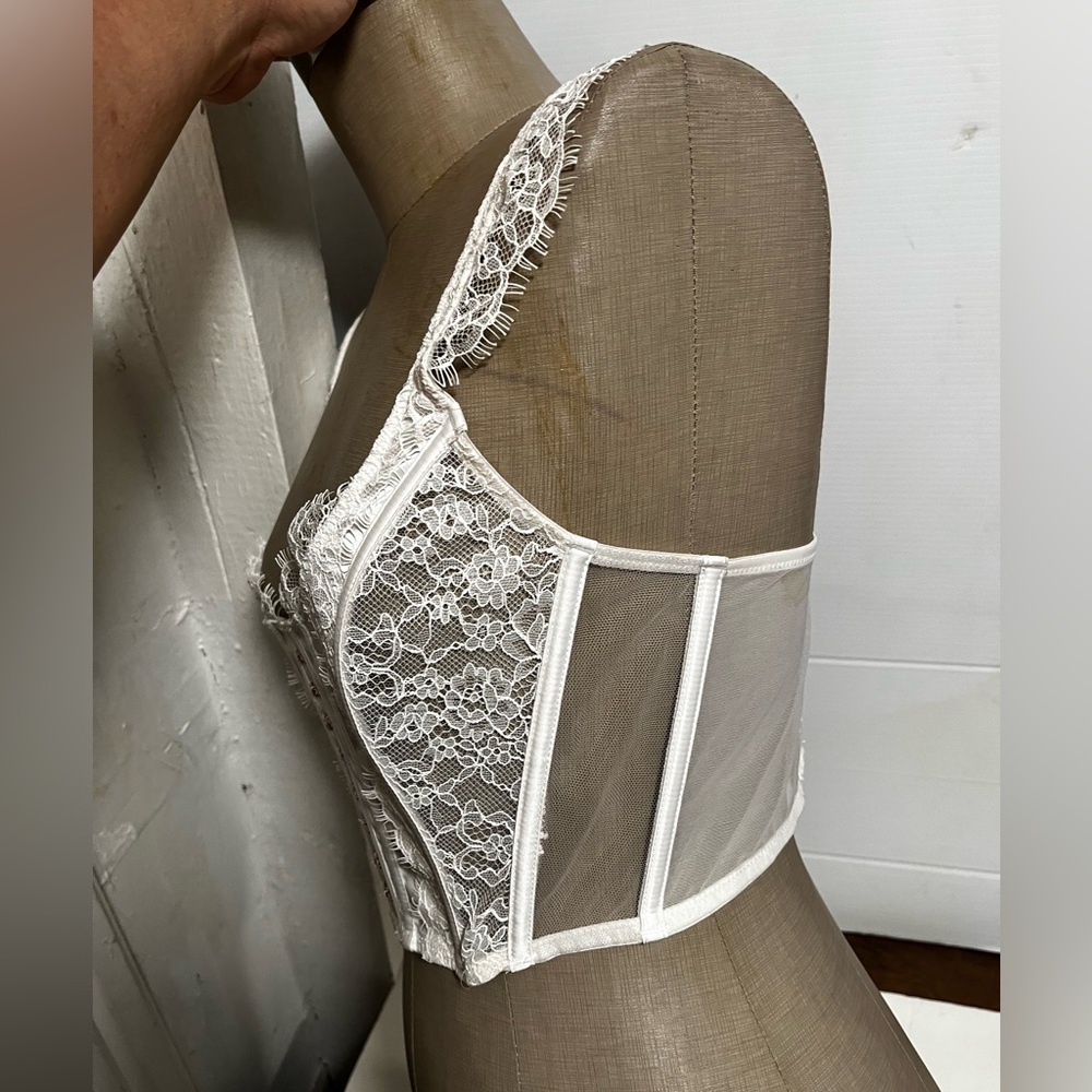 Victoria's Secret White Lace Corset Bra - Picture 3 of 6
